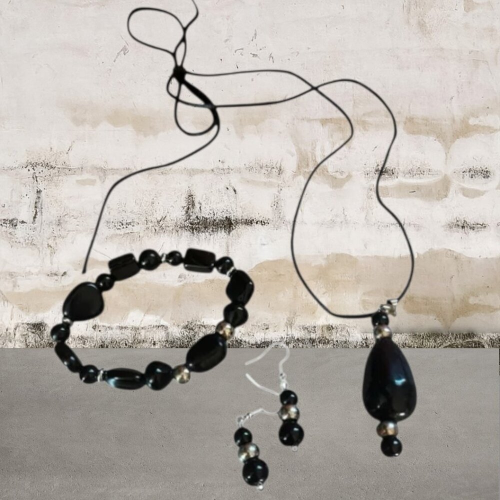 Elegant Black Jewelry Set - Necklace, Bracelet, Earrings